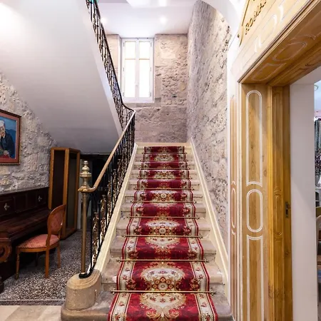 Familiale Maison De L'eglise Du Couvent Ναρμπόν