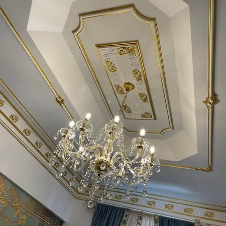 Familiale Maison De L'eglise Du Couvent Ναρμπόν