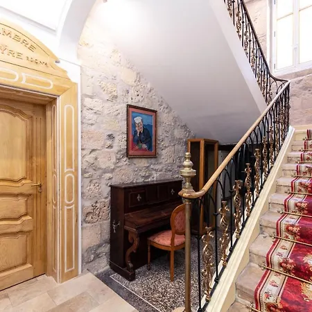 Familiale Maison De L'eglise Du Couvent ゲストハウス ナルボンヌ