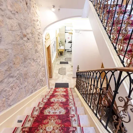 ゲストハウス Familiale Maison De L'eglise Du Couvent 3*